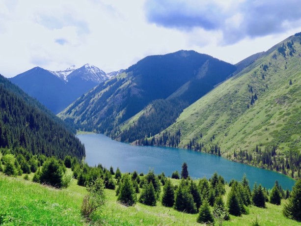 Озеро Кольсай и озеро Каинды