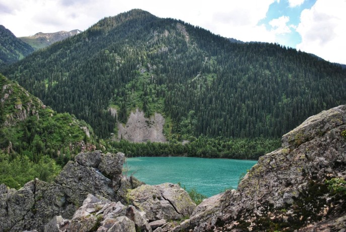 Тургеньское ущелье, Иссыкское озеро