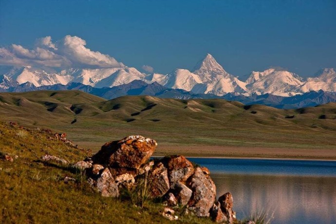 Водопад Текес и озеро Тузколь
