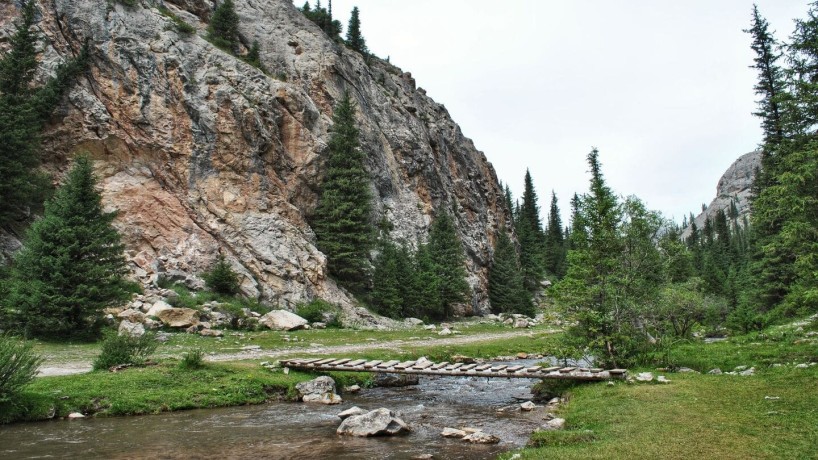 Водопад Текес и озеро Тузколь